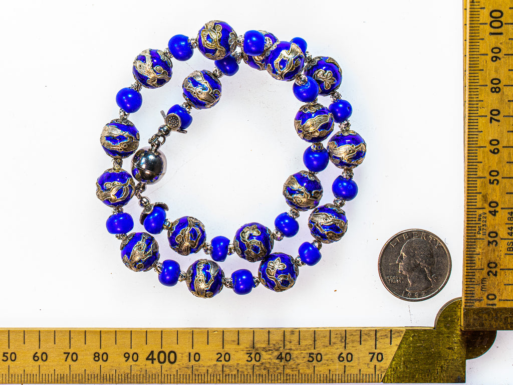 A Choker Necklace of Cobalt Blue and Silver