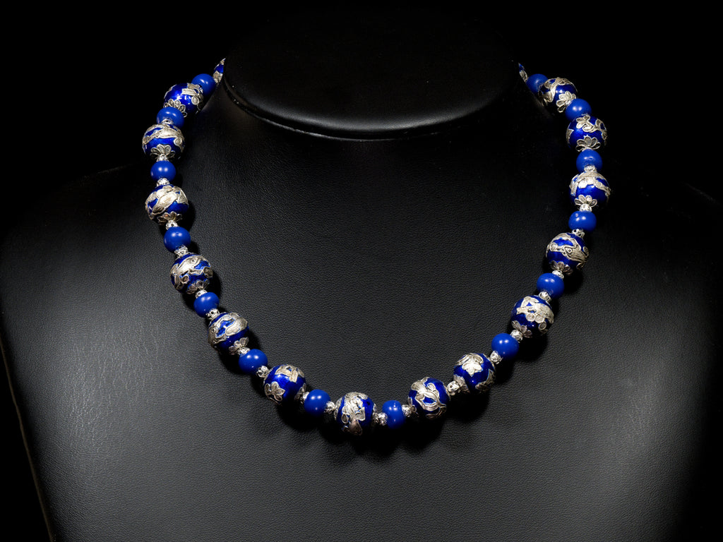 A Choker Necklace of Cobalt Blue and Silver