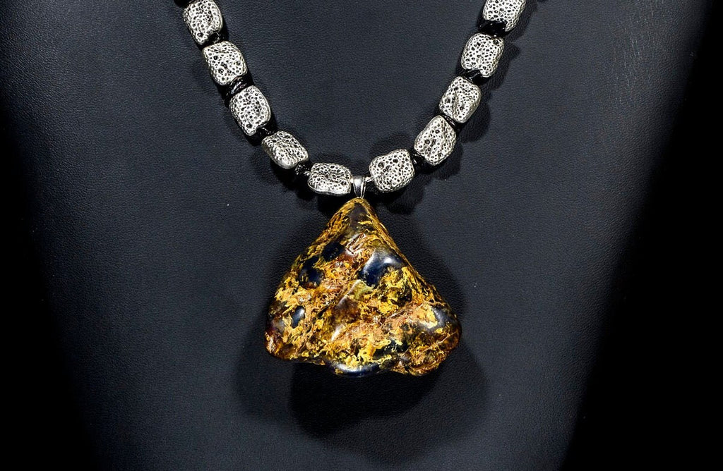 A Silver Necklace with a Large Dominican Blue Amber Pendant (X06)