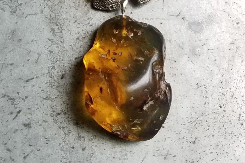 A Necklace of Ukrainian Rovno Amber with a Large Dominican Blue Amber Pendant (X05)