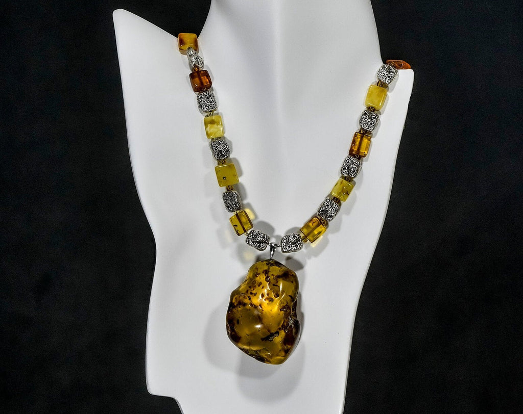 A Necklace of Ukrainian Rovno Amber with a Large Dominican Blue Amber Pendant (X05)